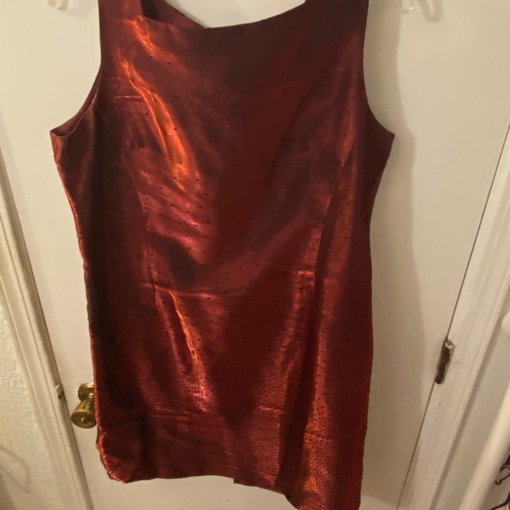 Midi dress with velvet polka dots!